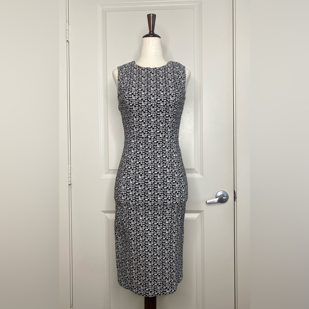Calvin Klein Black & White Geo Shift Dress Size 2